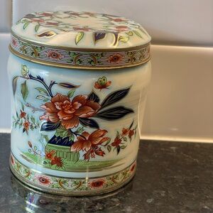 Floral Vintage Tea Tin with Lid